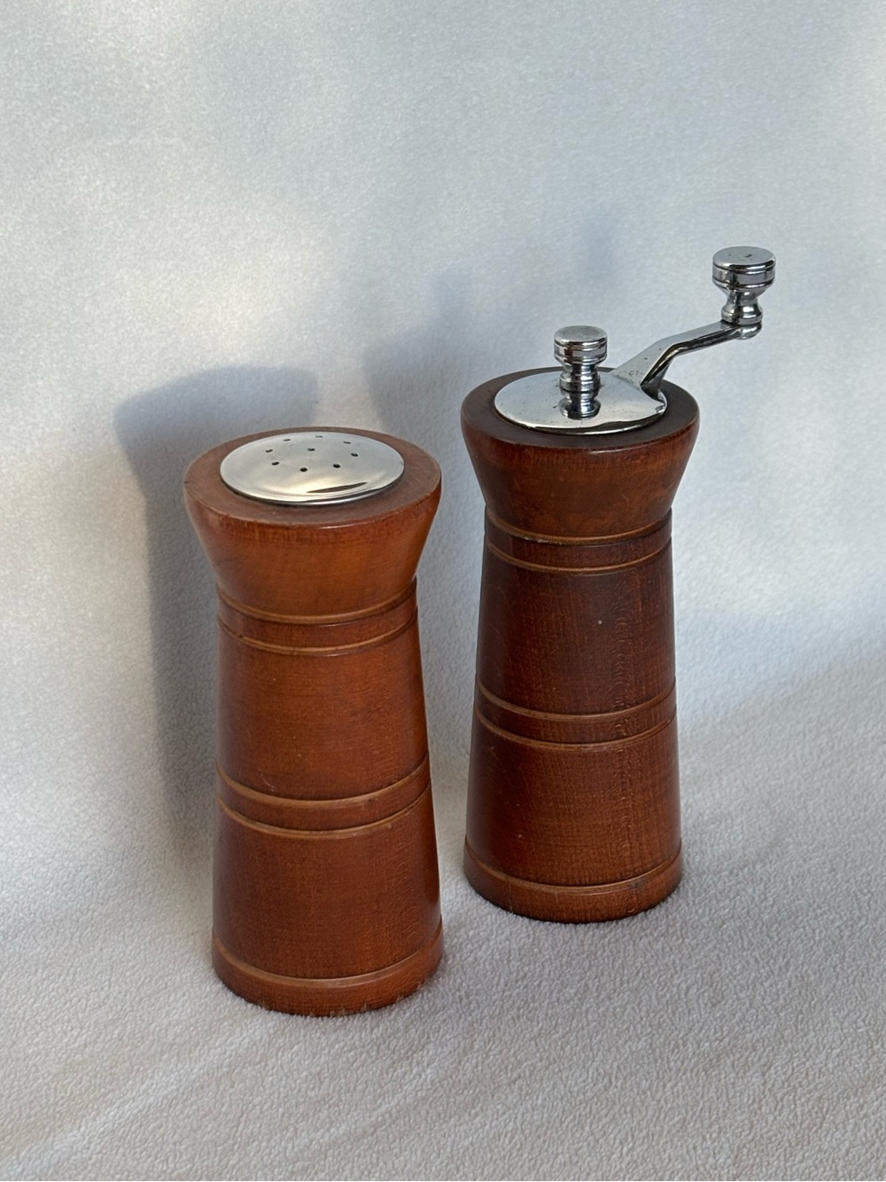 Vintage Olde Thompson Wood Salt & Pepper Grinder Set Hand Crank MCM